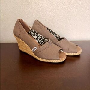 TOMS Canvas Espadrille Wedge Heels | Taupe | Size 7.5